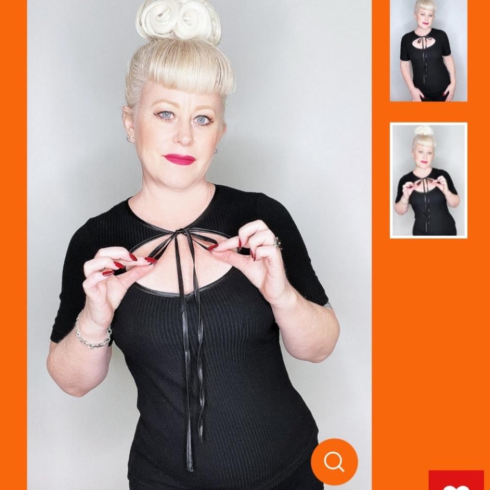 Black Keyhole Top - Picture 2 of 2